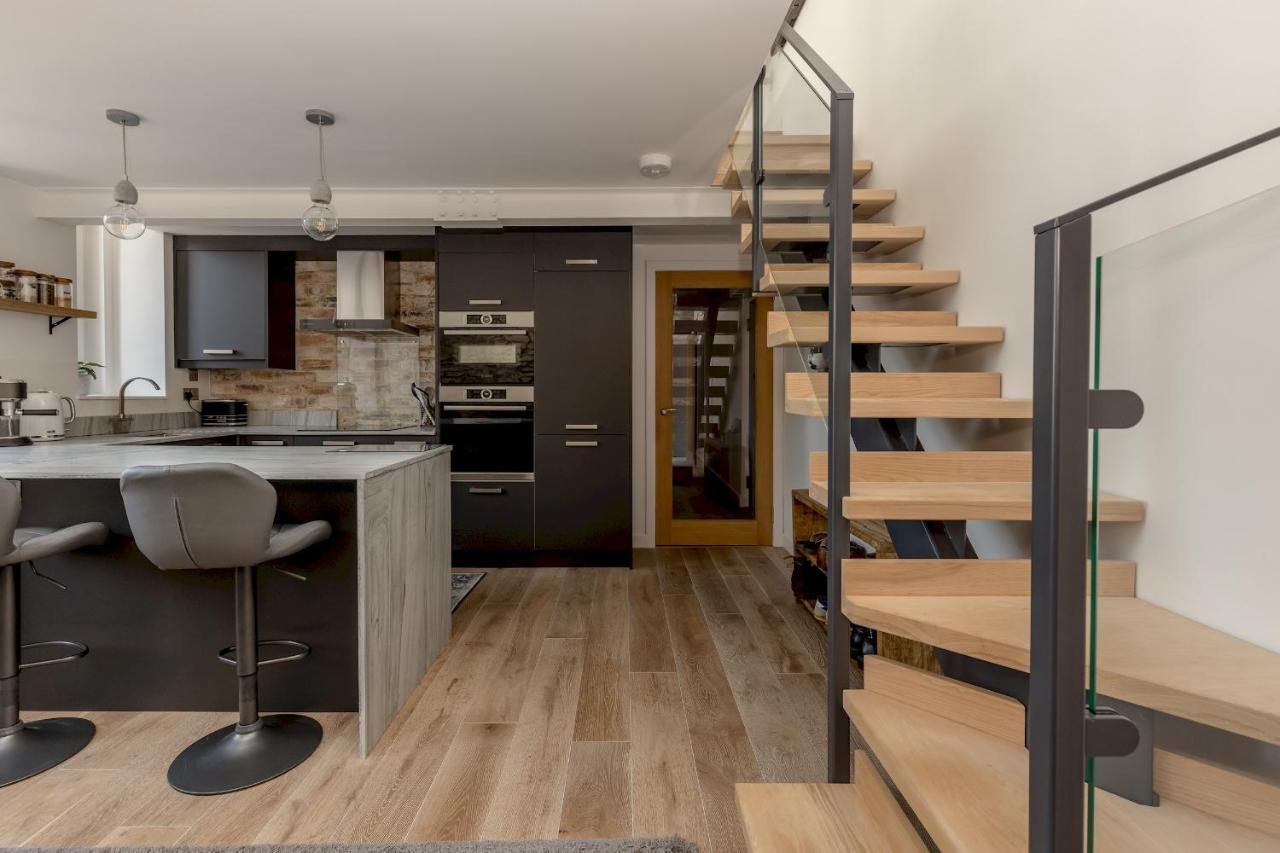 Pass The Keys Stunning 3 Bed Loft Style Apt With Free Parking EDI Eksteriør billede