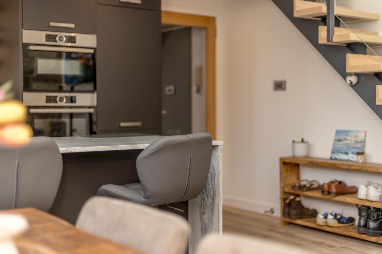 Pass The Keys Stunning 3 Bed Loft Style Apt With Free Parking EDI Eksteriør billede
