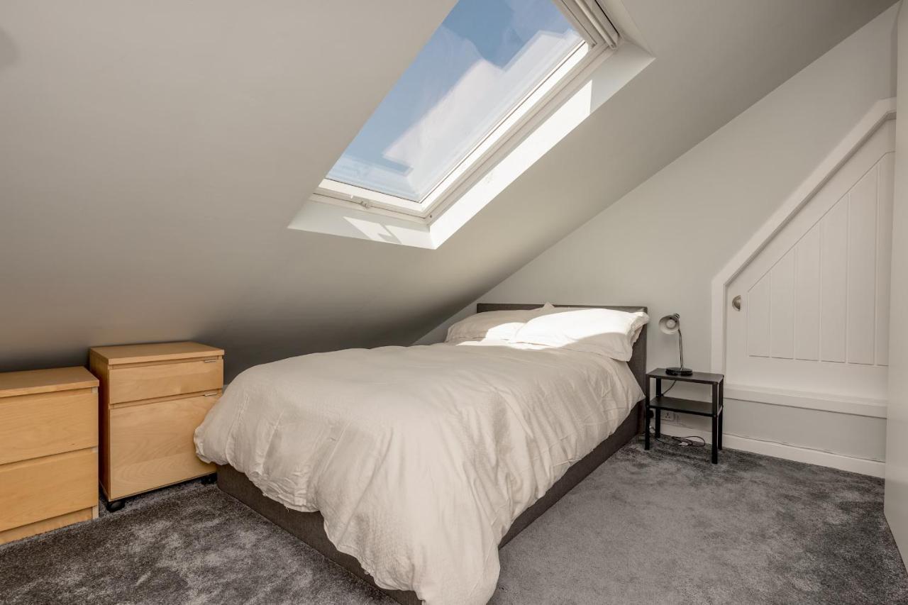 Pass The Keys Stunning 3 Bed Loft Style Apt With Free Parking EDI Eksteriør billede