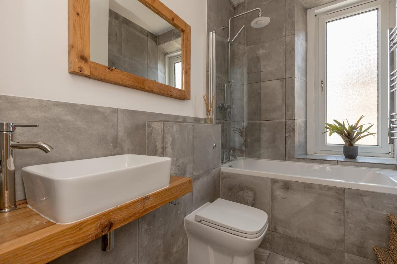 Pass The Keys Stunning 3 Bed Loft Style Apt With Free Parking EDI Eksteriør billede