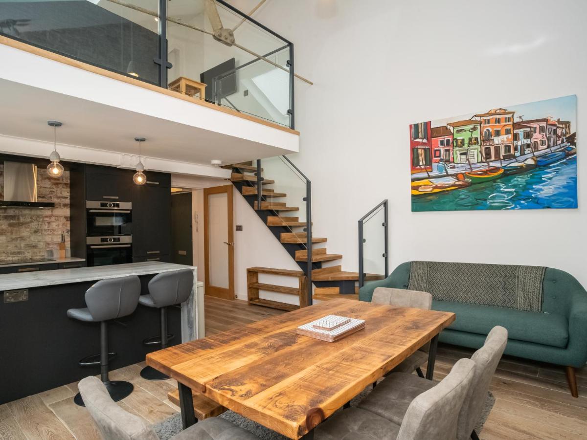 Pass The Keys Stunning 3 Bed Loft Style Apt With Free Parking EDI Eksteriør billede