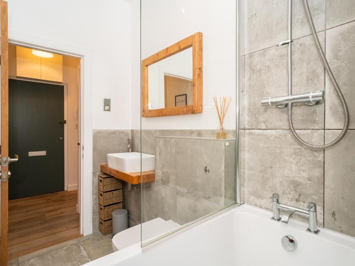 Pass The Keys Stunning 3 Bed Loft Style Apt With Free Parking EDI Eksteriør billede