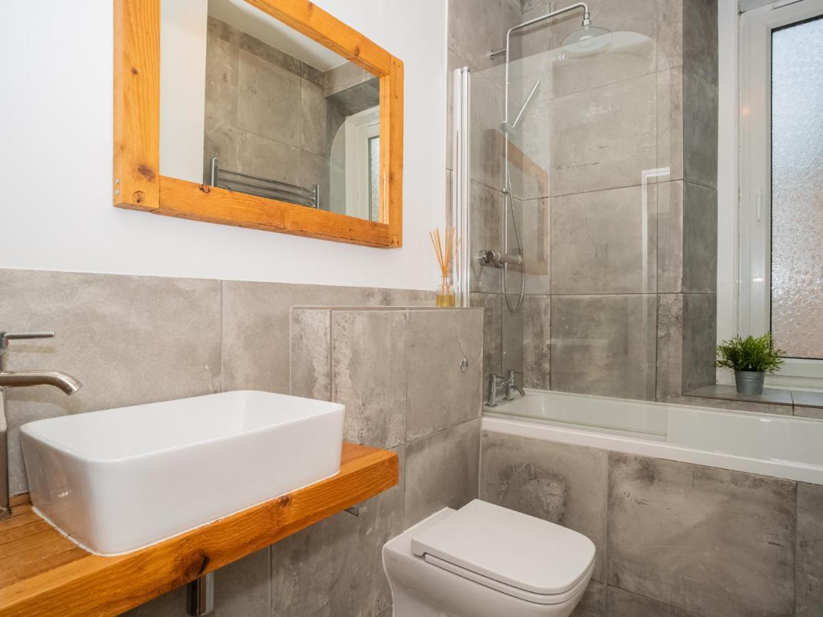 Pass The Keys Stunning 3 Bed Loft Style Apt With Free Parking EDI Eksteriør billede